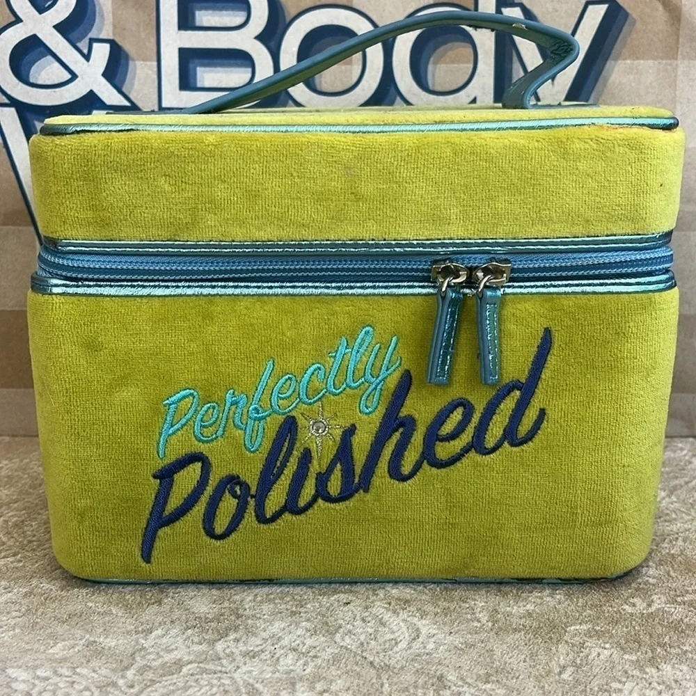 VINTAGE Bath & Body Works True Blue Spa Footcare Set Soothing Socklets Zip Case